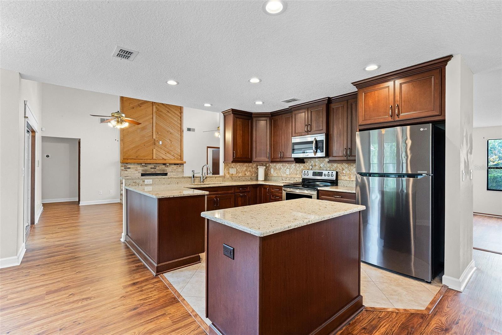 Image 13 of 38 For 7828 Snowberry Circle
