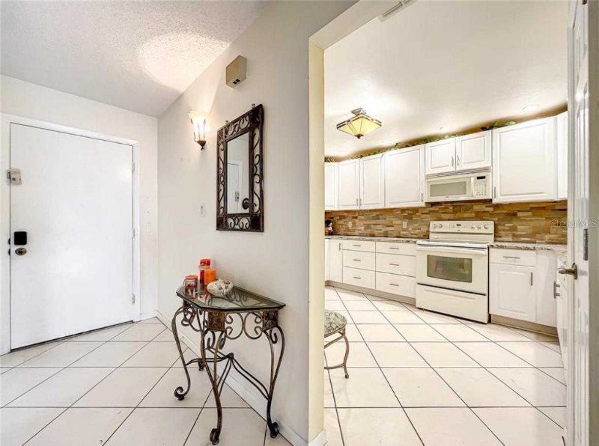Image 6 of 40 For 1 Escondido Circle 170