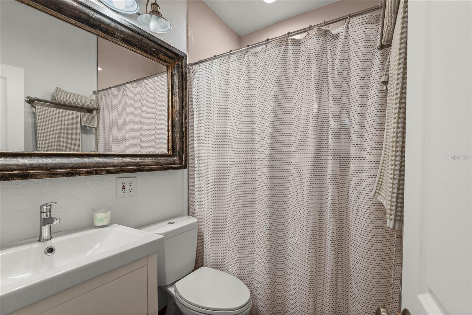 Image 21 of 32 For 2825 Mulford Avenue