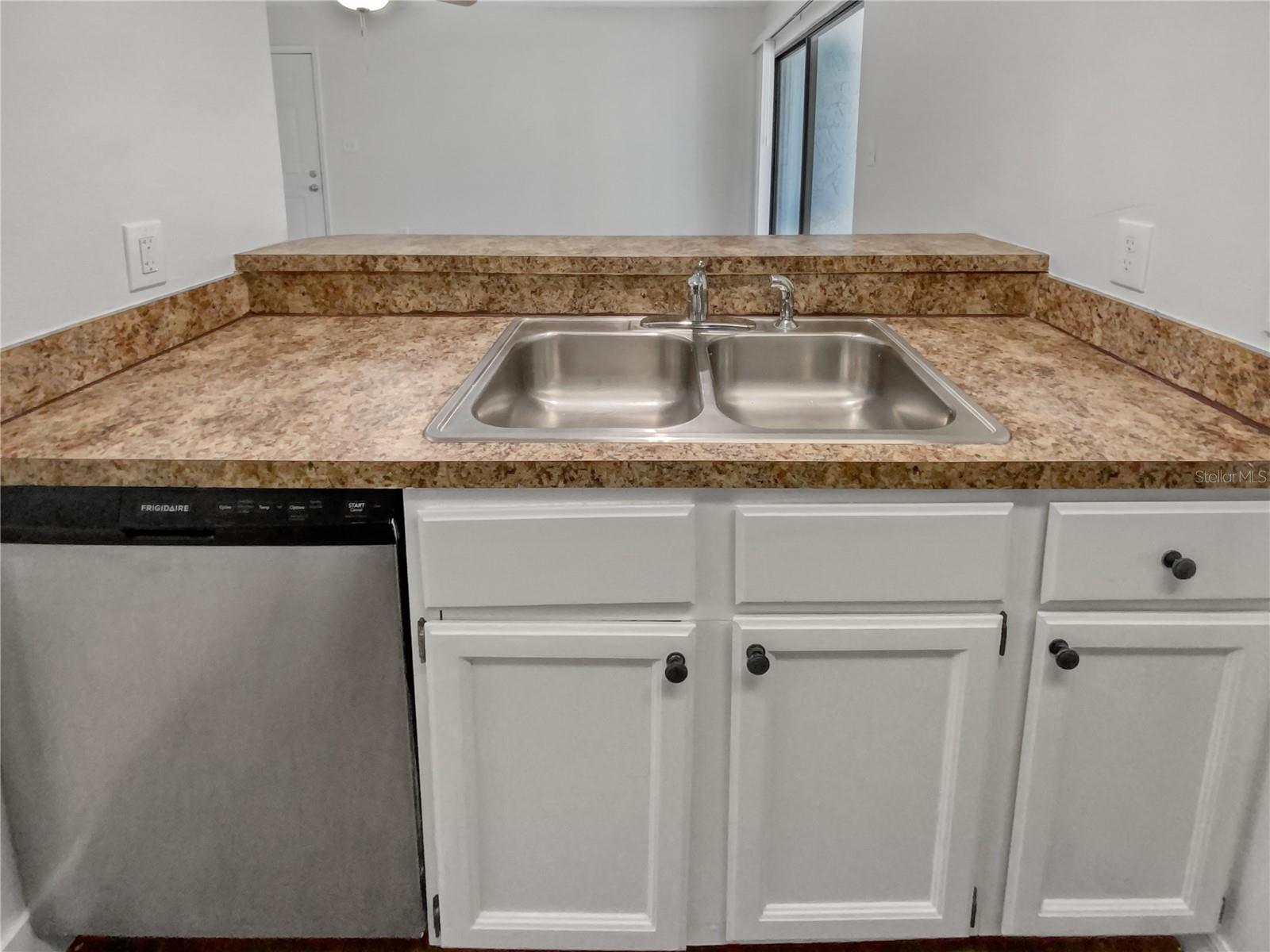 Image 11 of 22 For 196 Riverbend Drive 101