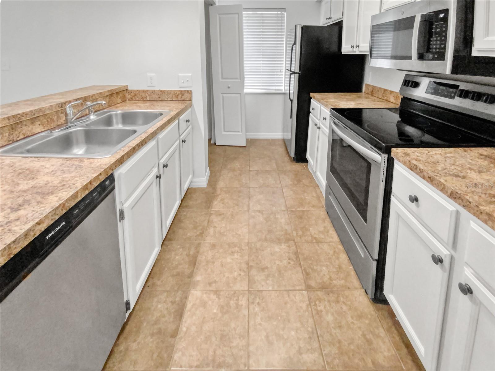 Image 7 of 22 For 196 Riverbend Drive 101