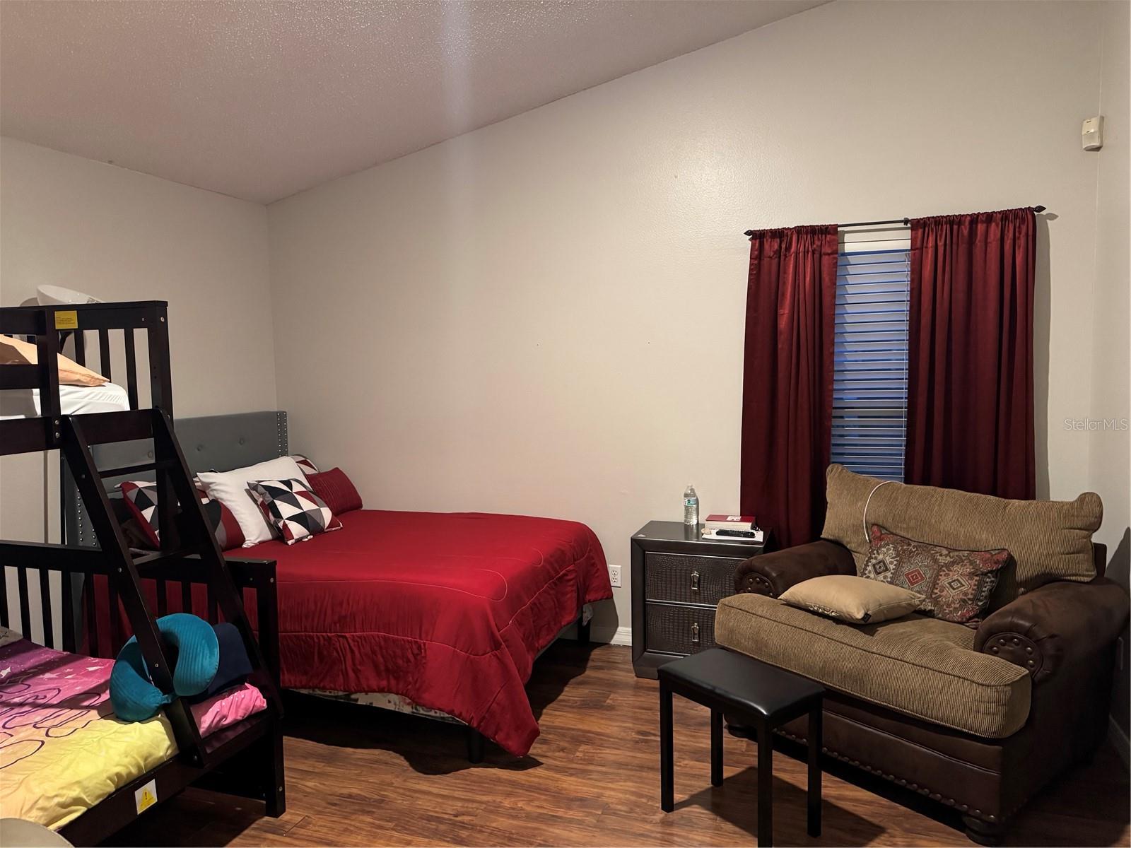 Image 12 of 29 For 2074 Wenthworth Circle