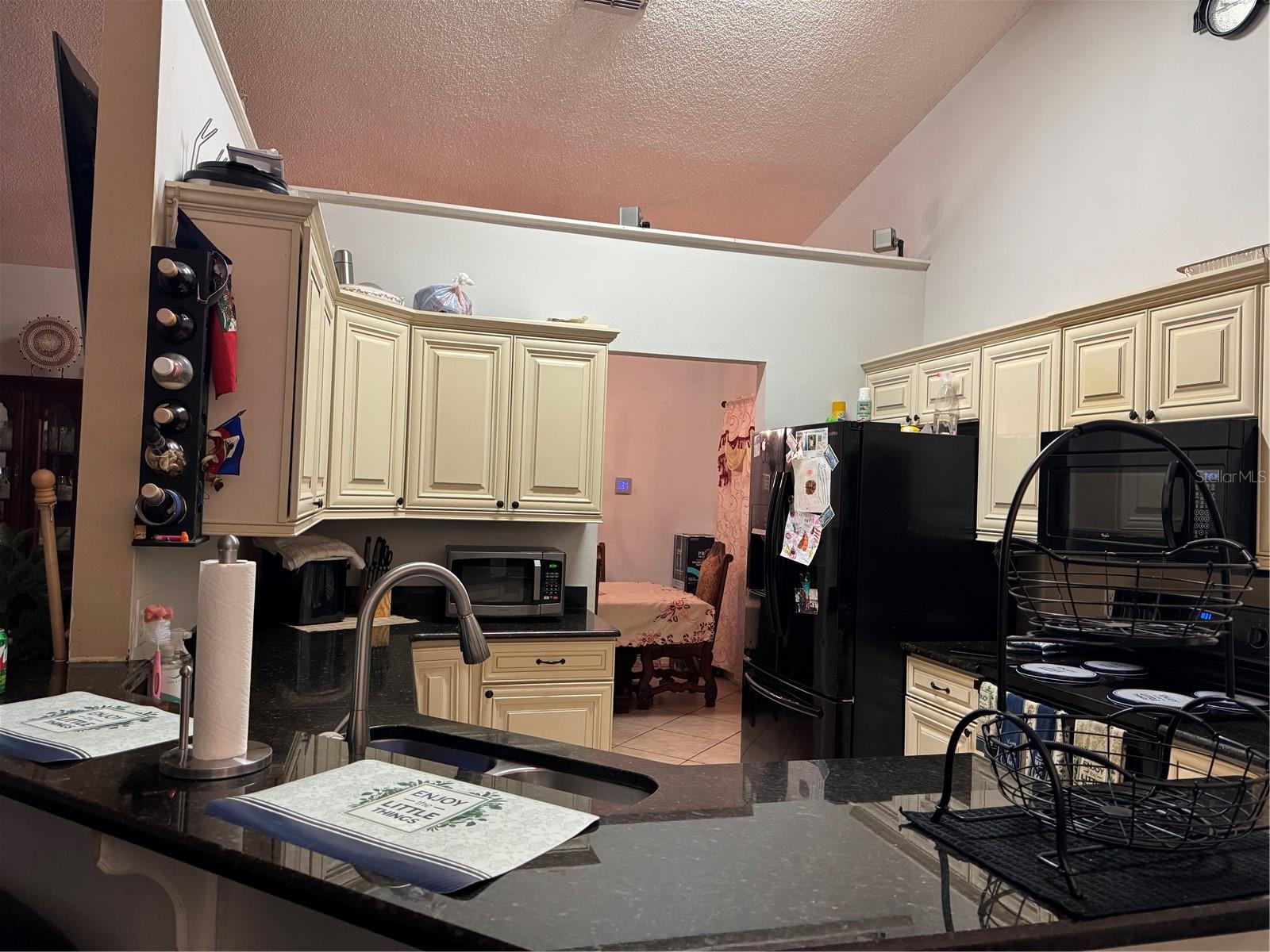 Image 18 of 29 For 2074 Wenthworth Circle