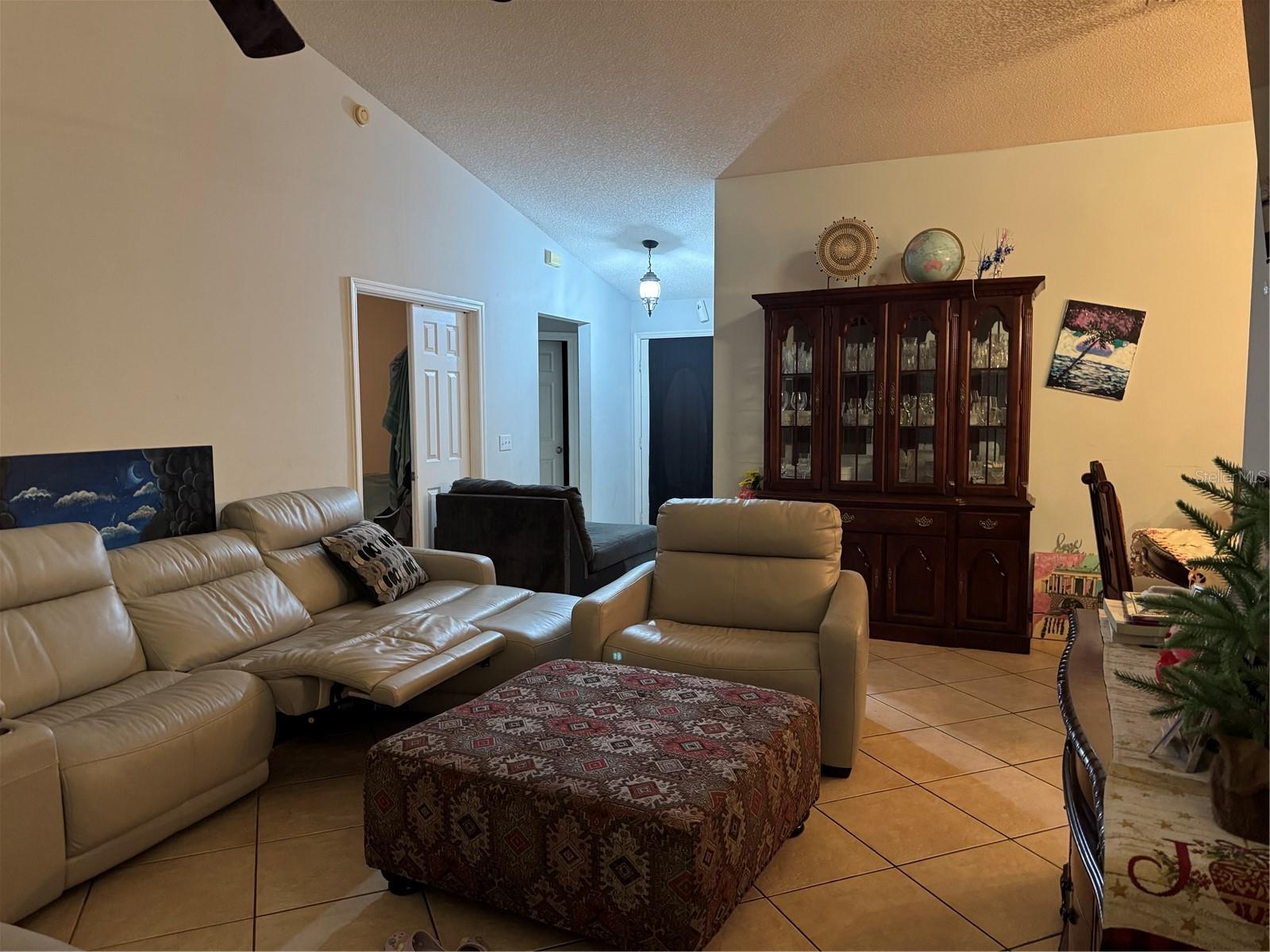 Image 3 of 29 For 2074 Wenthworth Circle