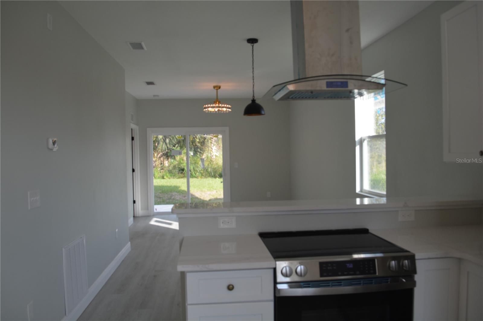 Image 10 of 41 For 2221 Sipes Avenue Avenue