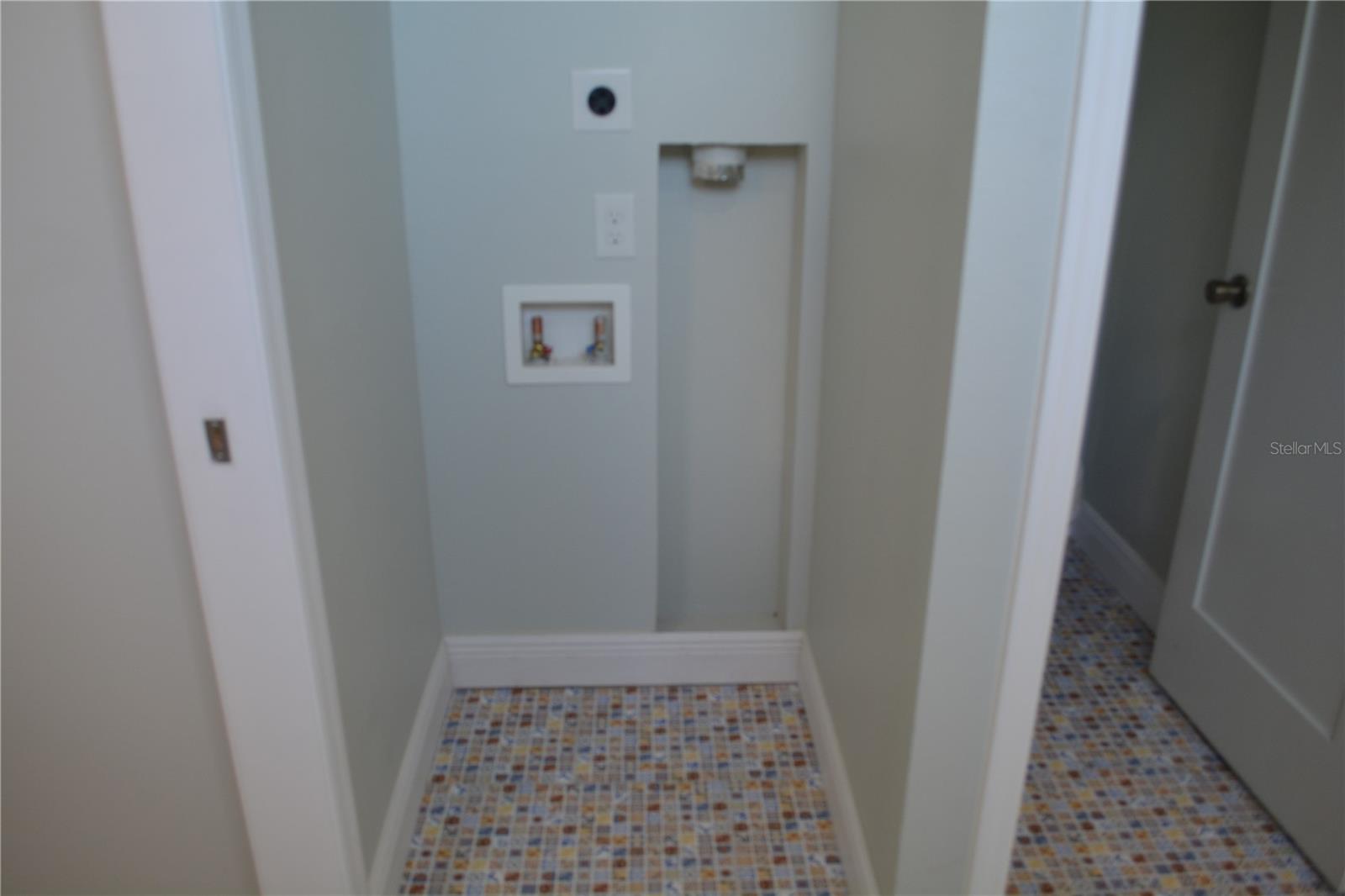 Image 23 of 41 For 2221 Sipes Avenue Avenue