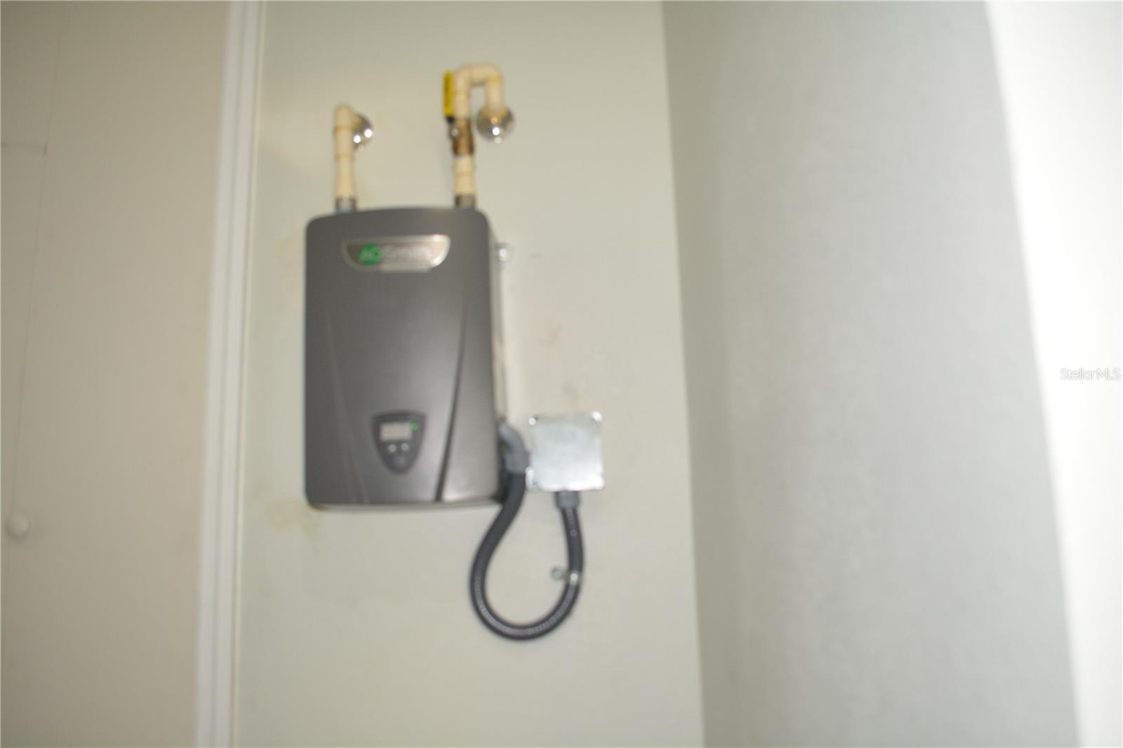 Image 30 of 41 For 2221 Sipes Avenue Avenue