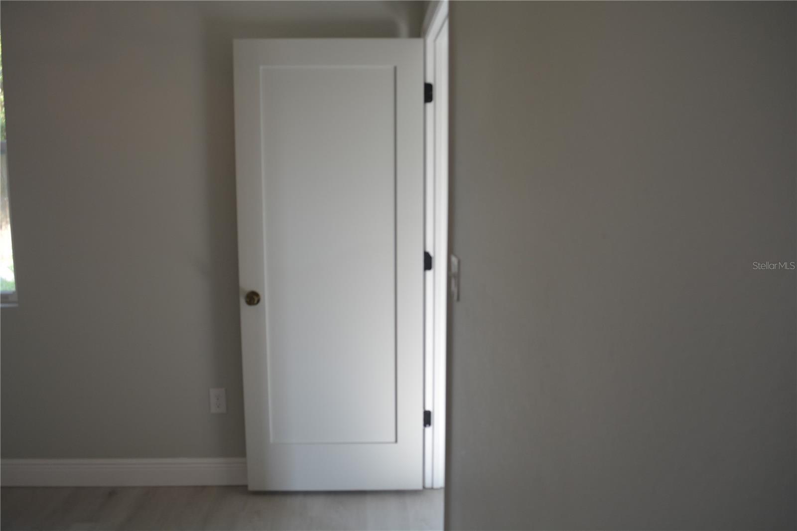 Image 33 of 41 For 2221 Sipes Avenue Avenue