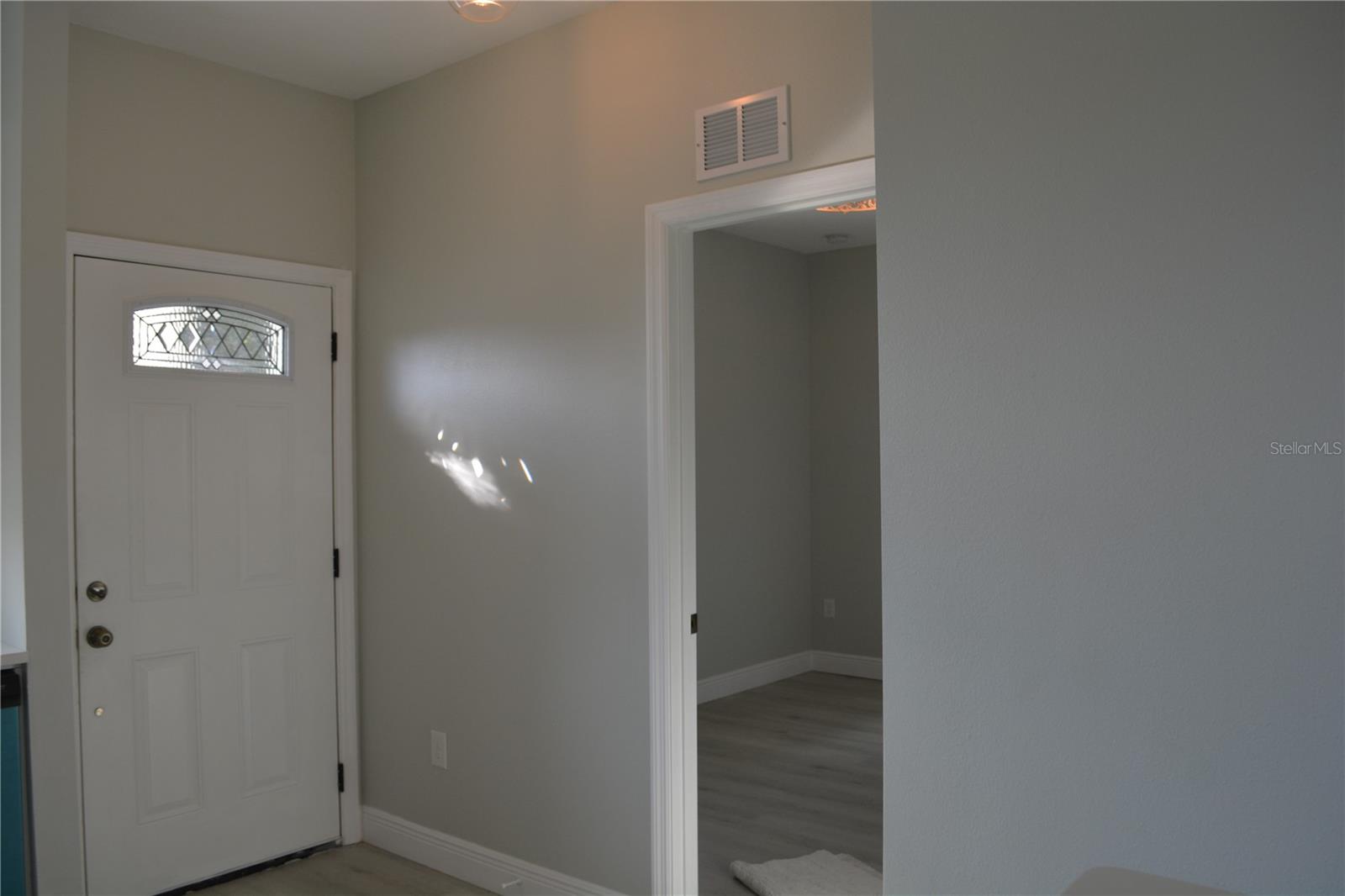 Image 6 of 41 For 2221 Sipes Avenue Avenue