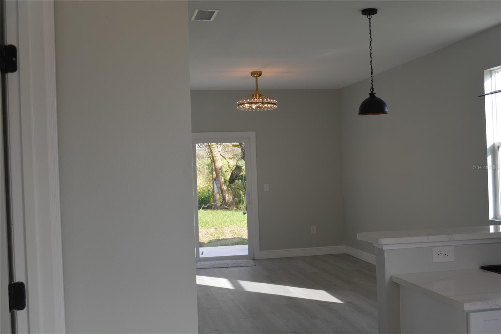 Image 9 of 41 For 2221 Sipes Avenue Avenue