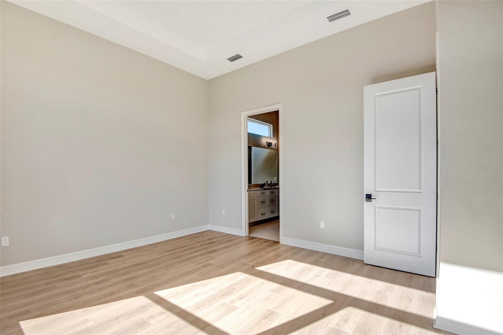Image 10 of 51 For 1518 Tregan Avenue