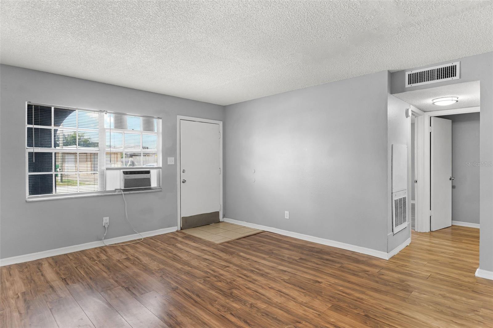 Image 5 of 15 For 601 State Avenue 1