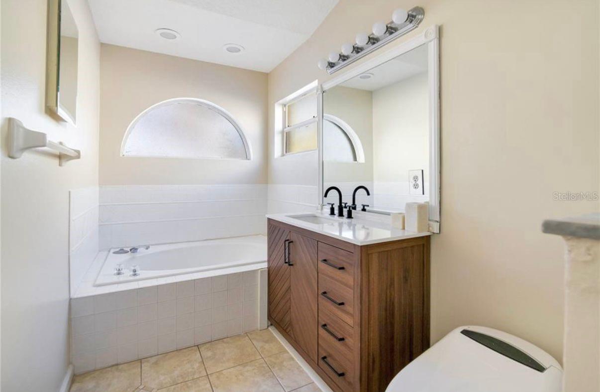 Image 14 of 20 For 8076 Aspencrest Court