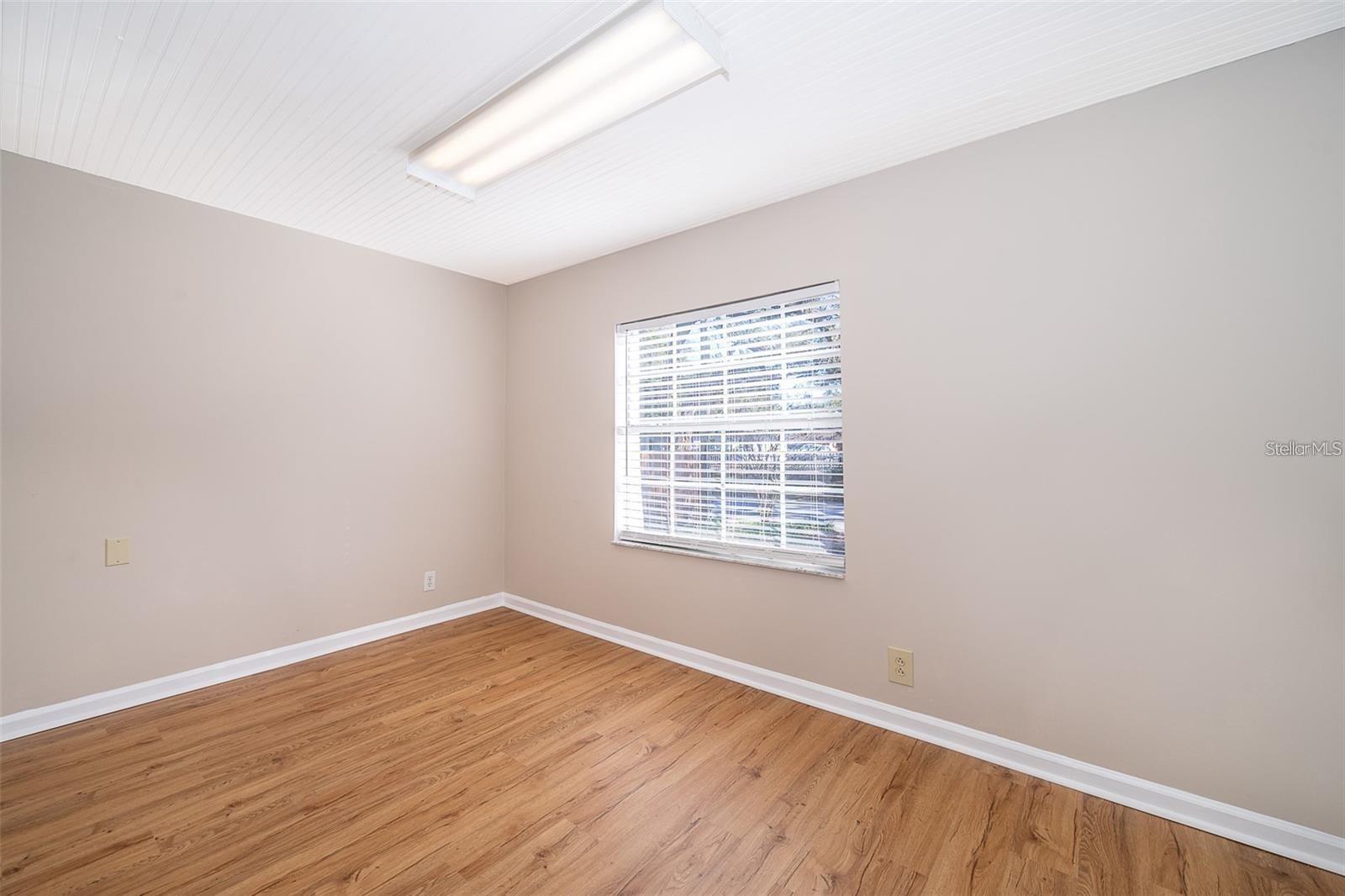 Image 9 of 21 For 1420 Francis Avenue