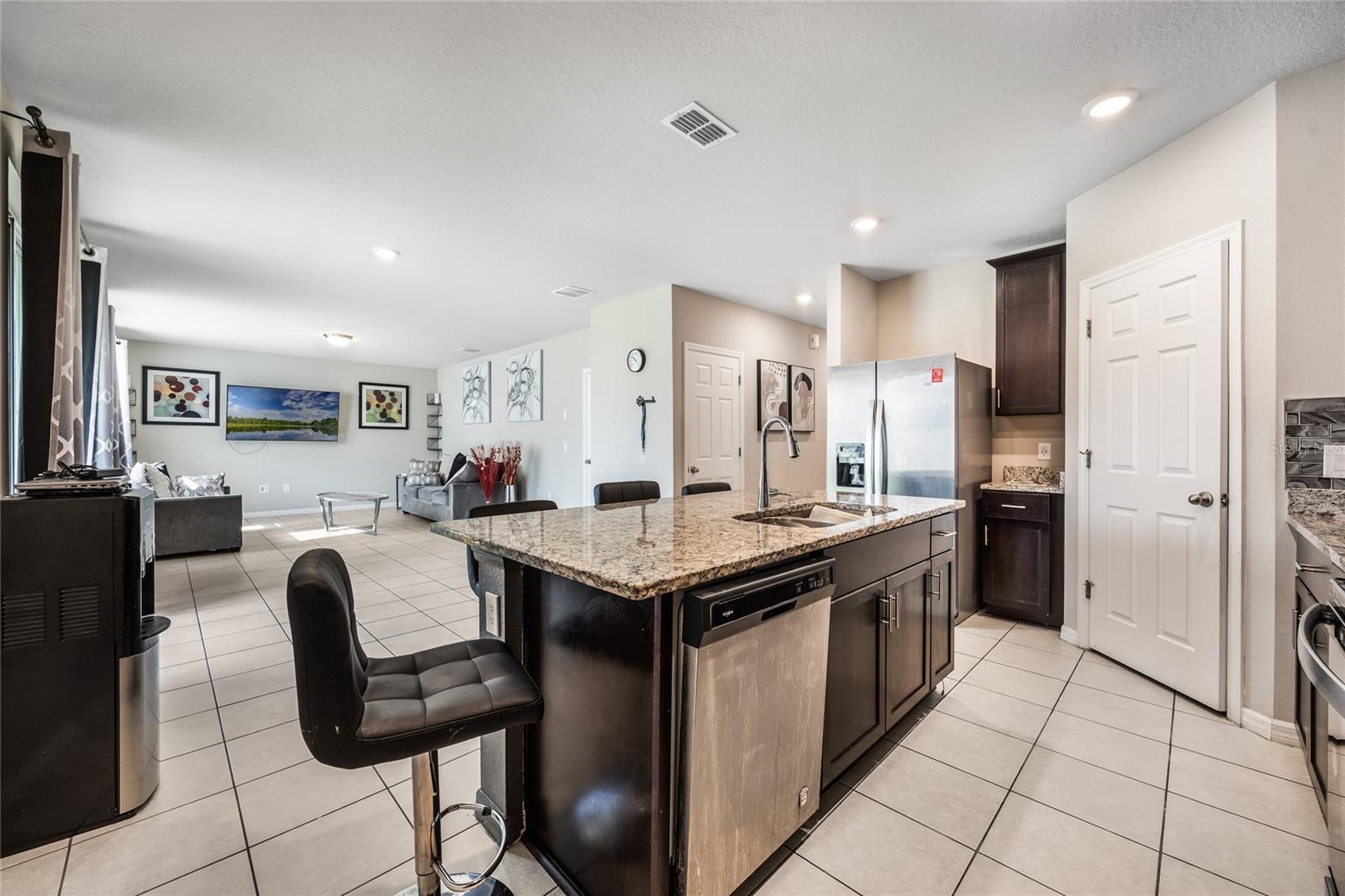 Image 10 of 27 For 905 Cambridge Drive