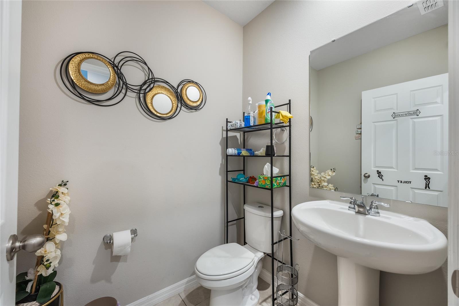 Image 11 of 27 For 905 Cambridge Drive