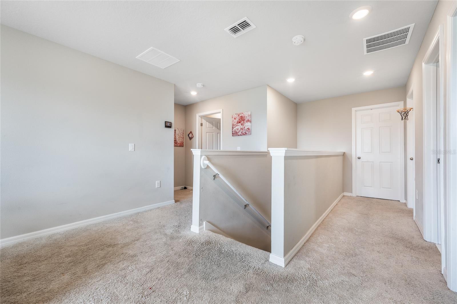 Image 13 of 27 For 905 Cambridge Drive