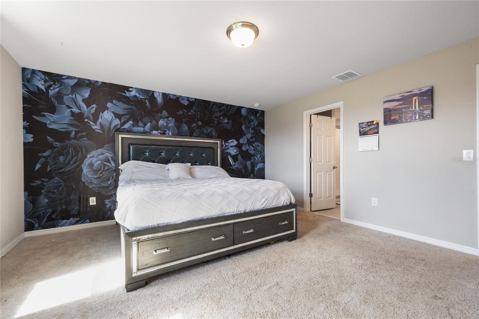 Image 16 of 27 For 905 Cambridge Drive