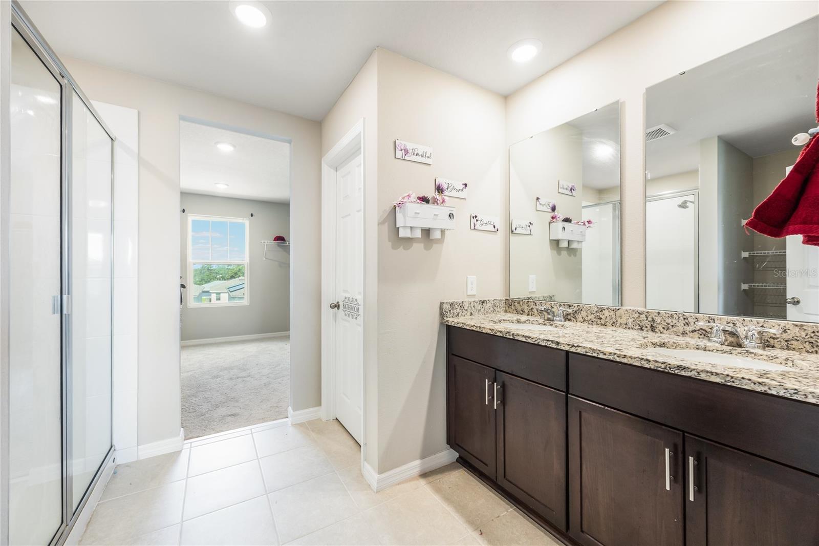 Image 18 of 27 For 905 Cambridge Drive
