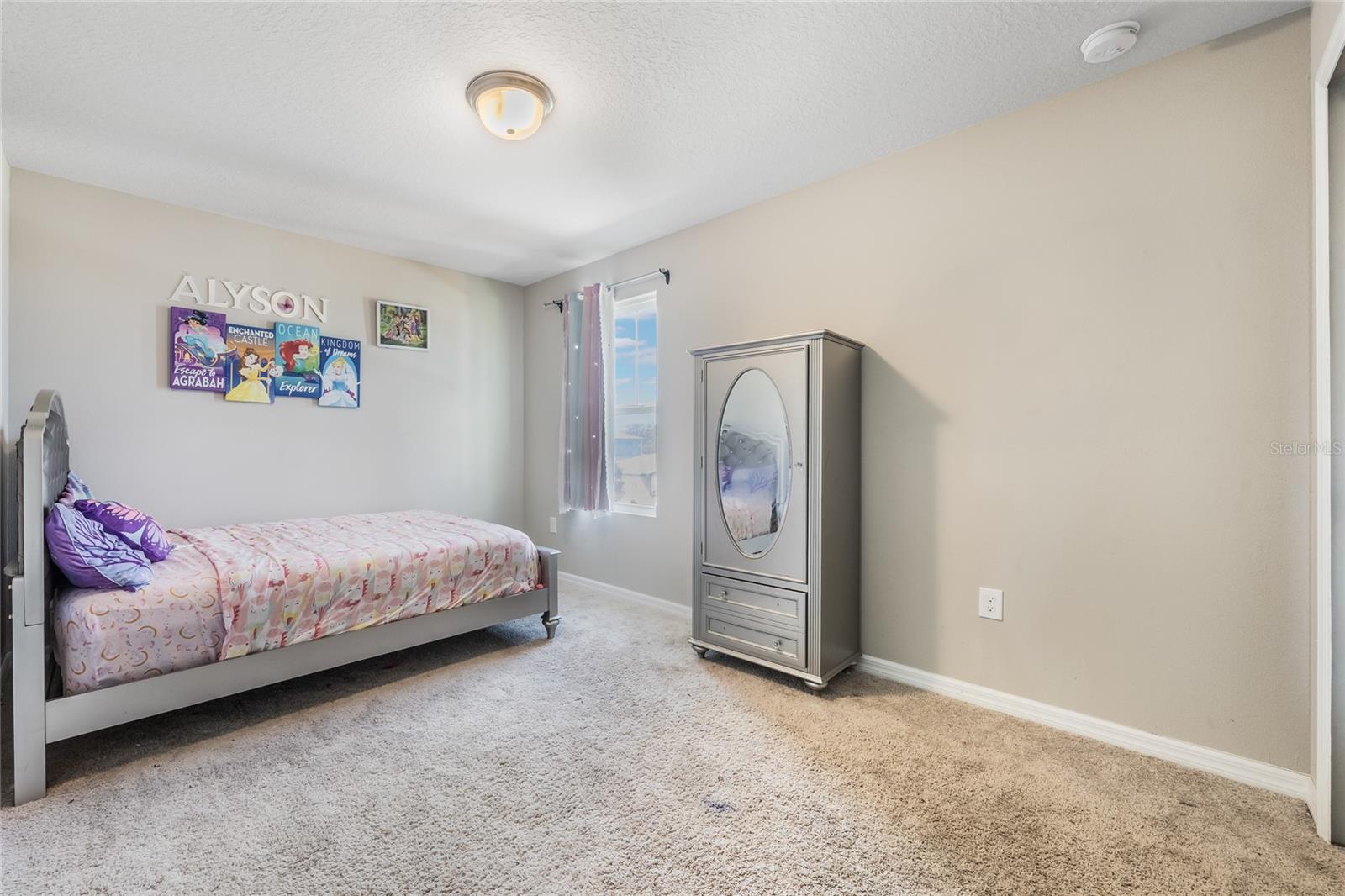 Image 21 of 27 For 905 Cambridge Drive