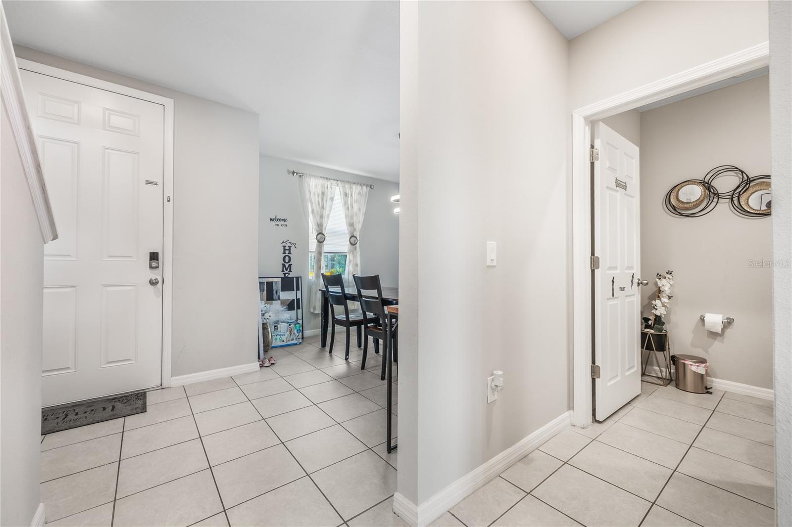 Image 3 of 27 For 905 Cambridge Drive