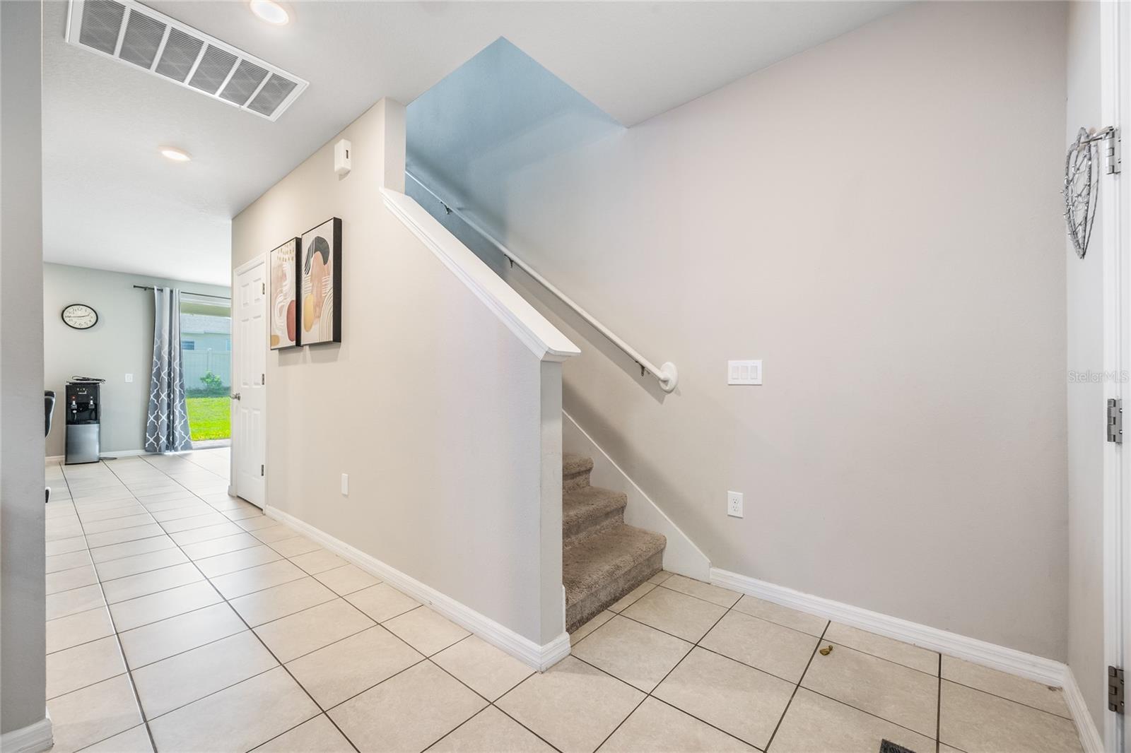 Image 4 of 27 For 905 Cambridge Drive