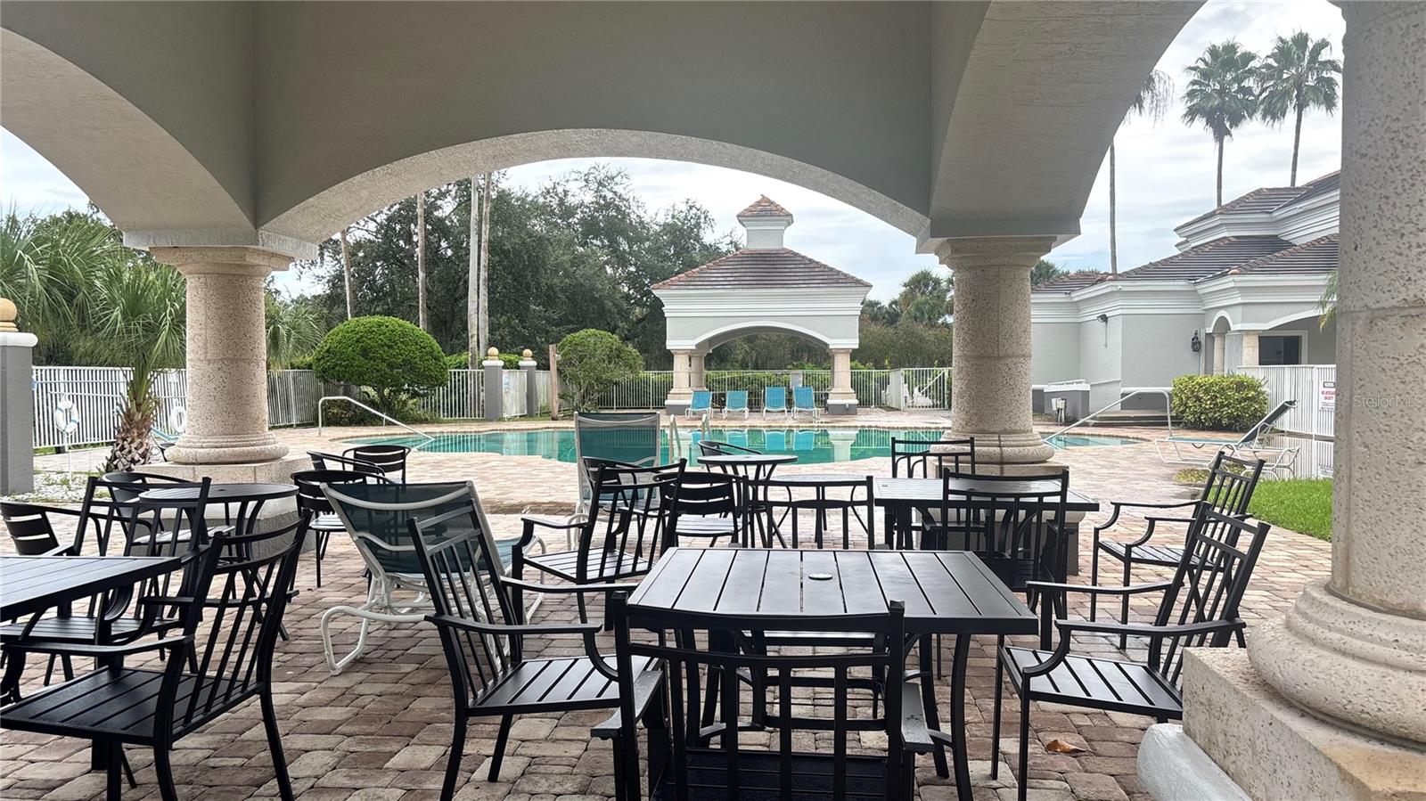 Image 4 of 21 For 13803 Fairway Island Drive 1627