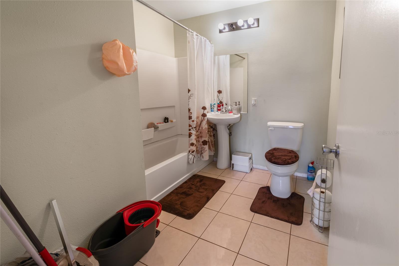 Image 10 of 21 For 2041 Dixie Belle Drive 2041a