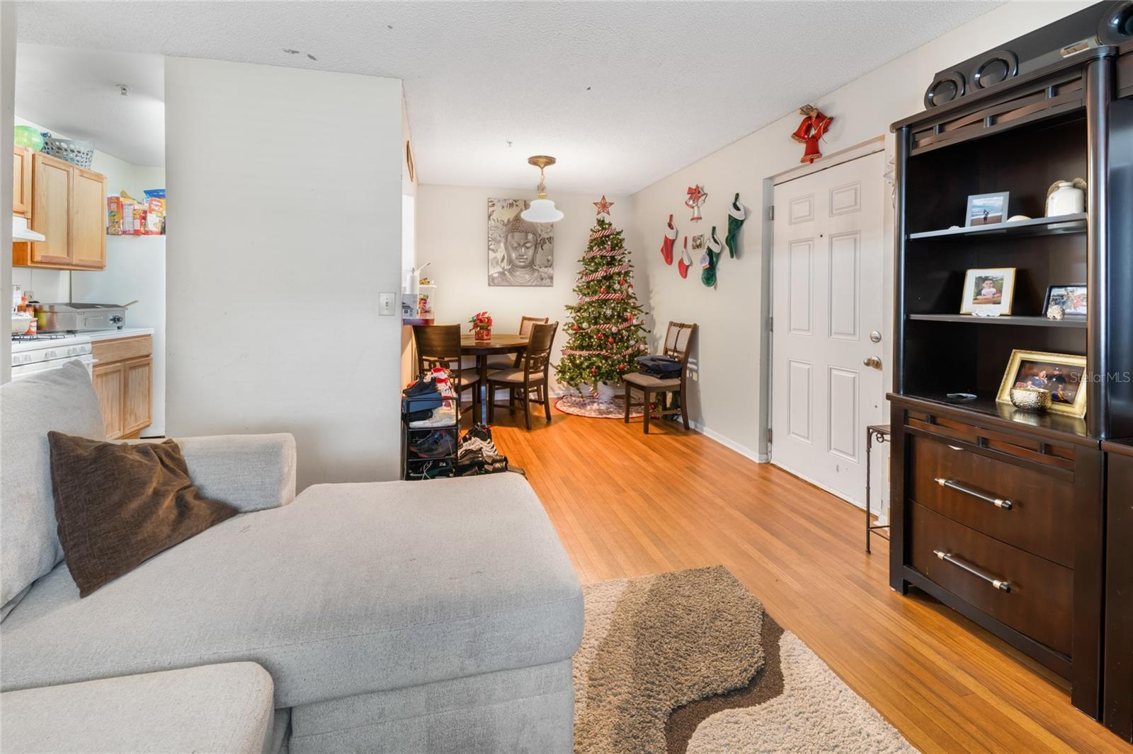 Image 5 of 21 For 2041 Dixie Belle Drive 2041a