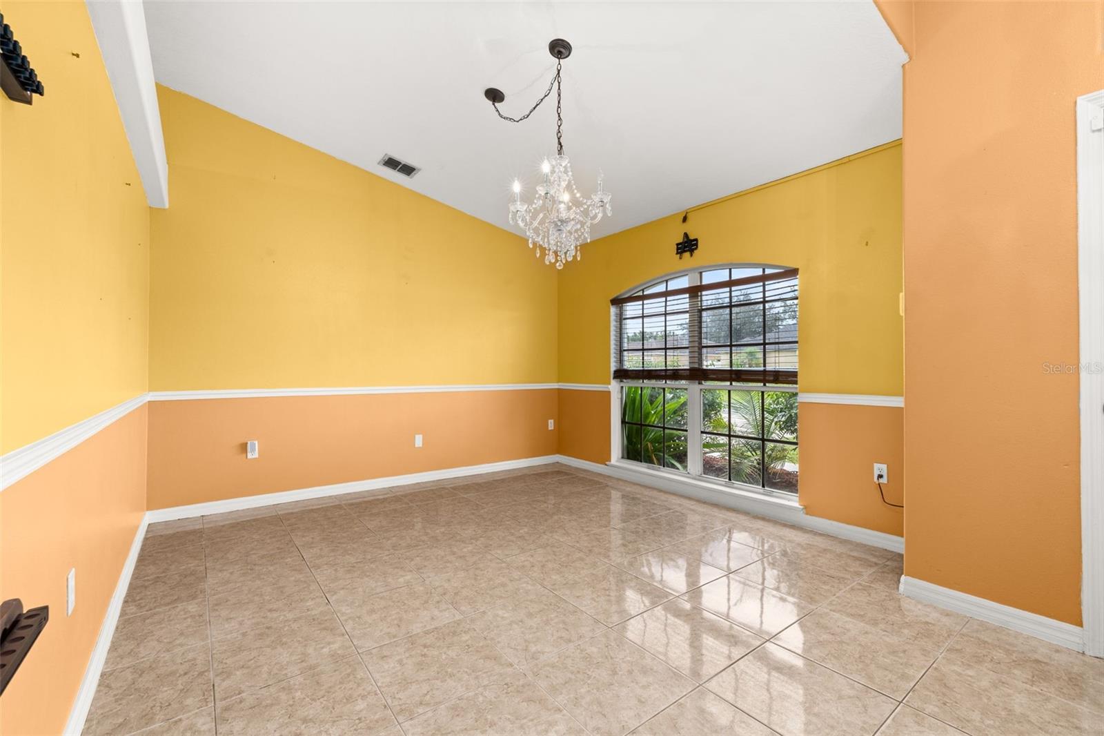 Image 12 of 57 For 846 Blanc Court