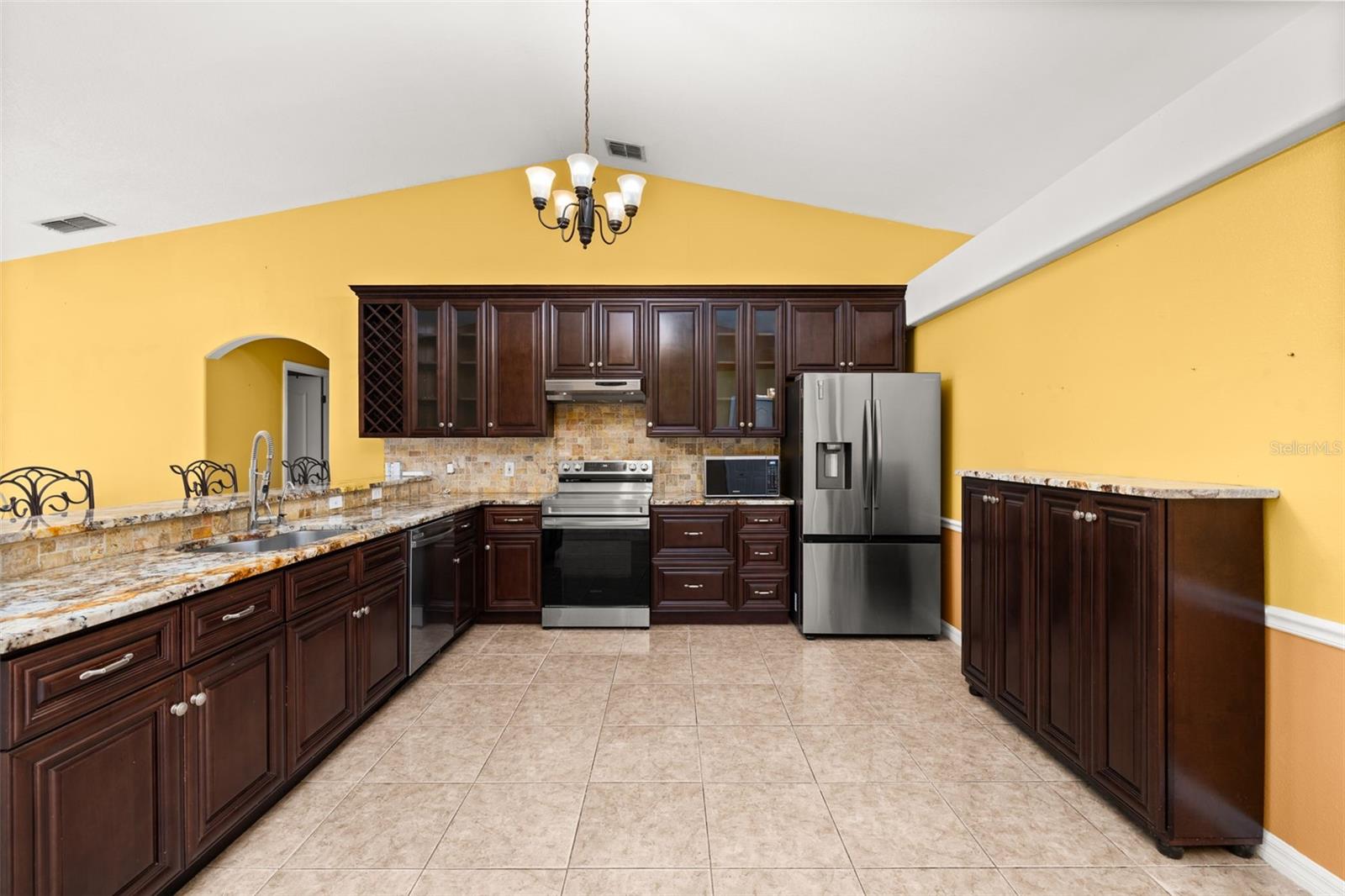 Image 15 of 57 For 846 Blanc Court