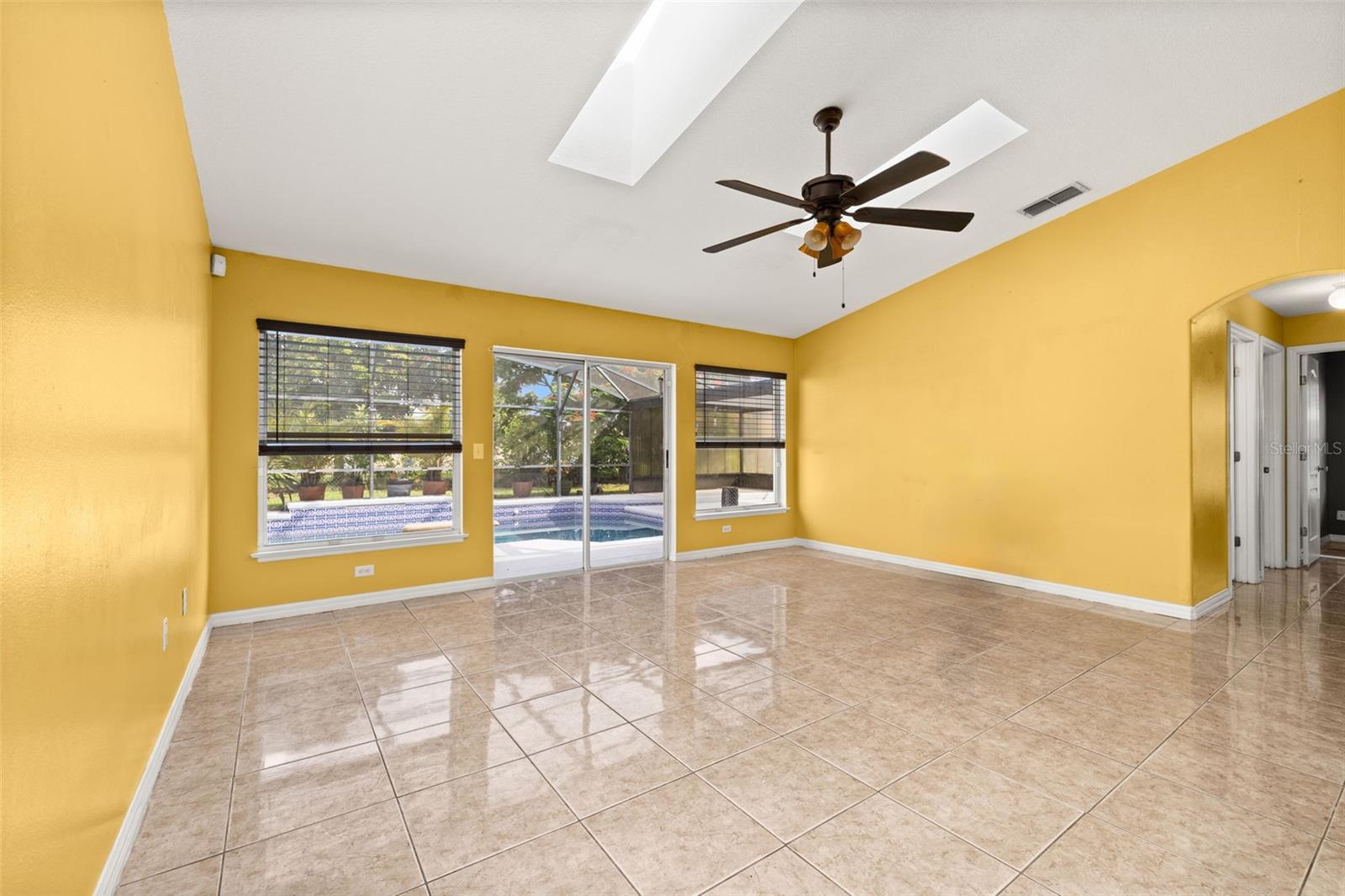 Image 21 of 57 For 846 Blanc Court