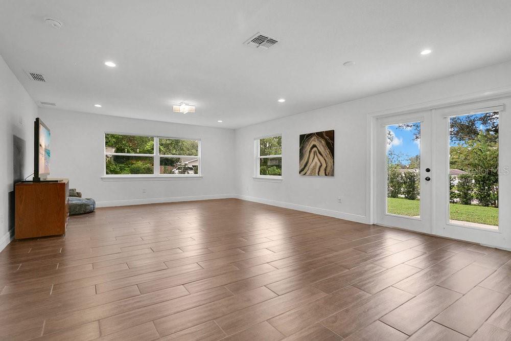 Image 13 of 34 For 351 Floral Drive