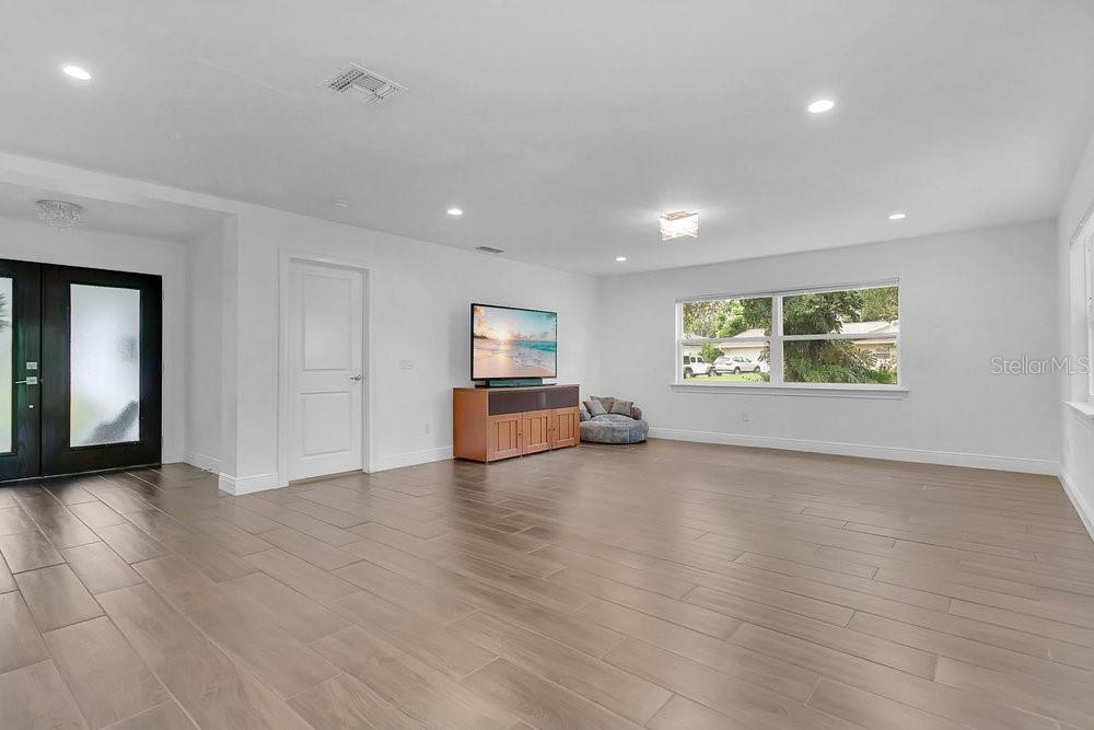 Image 4 of 34 For 351 Floral Drive