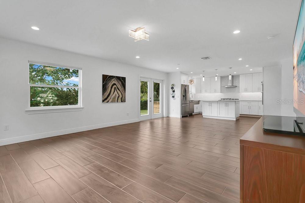 Image 6 of 34 For 351 Floral Drive
