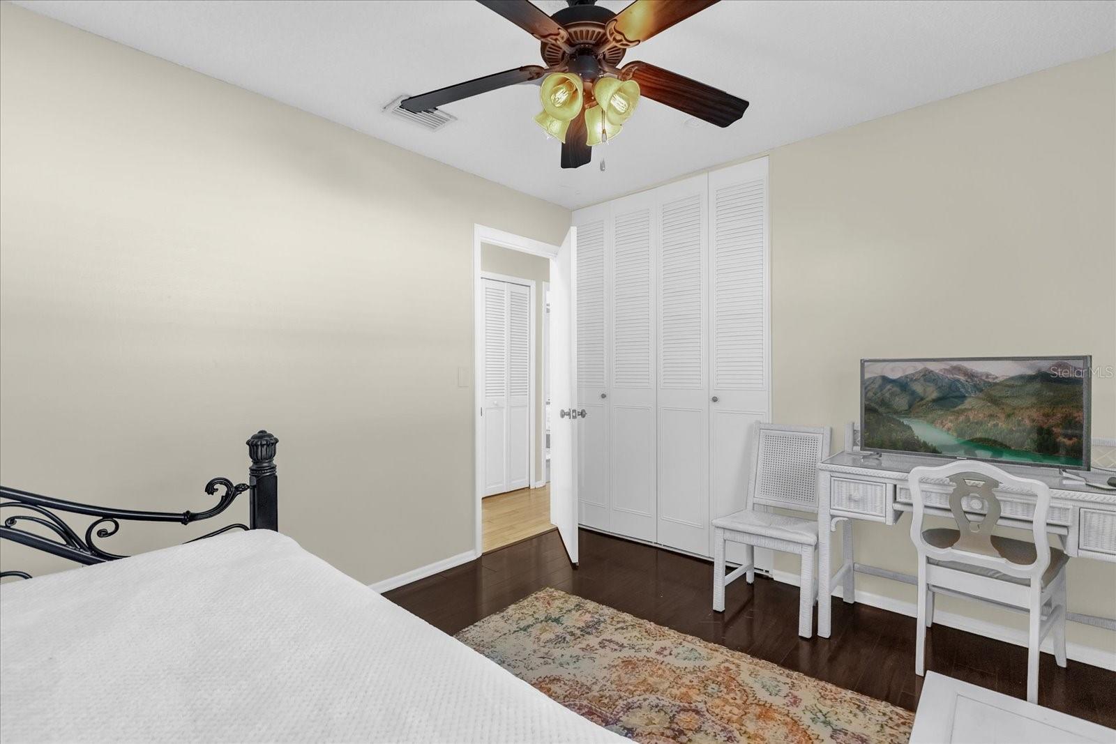 Image 13 of 31 For 5012 The Oaks Circle