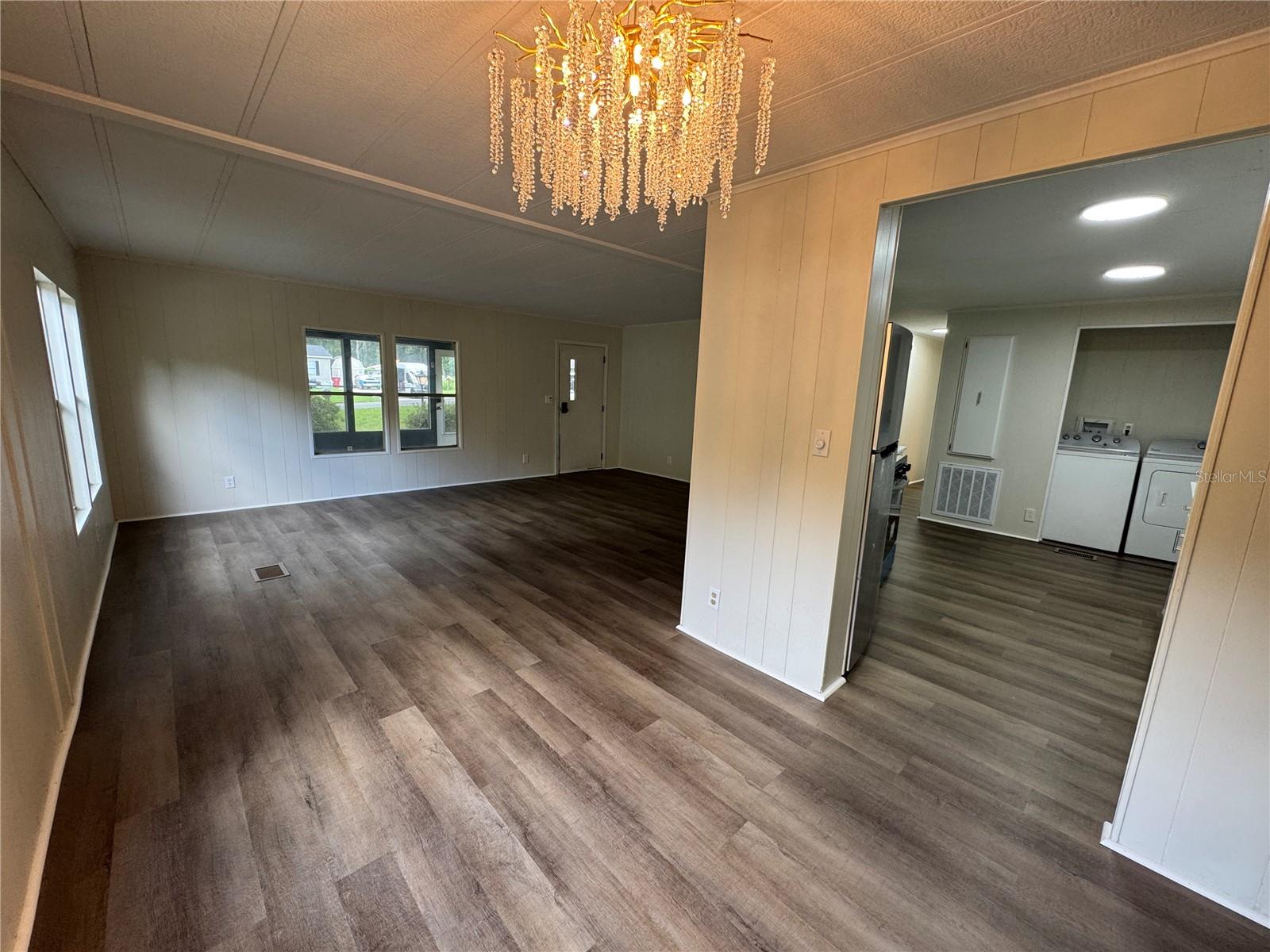 Listing photo id 8 for 8210 Cove Point