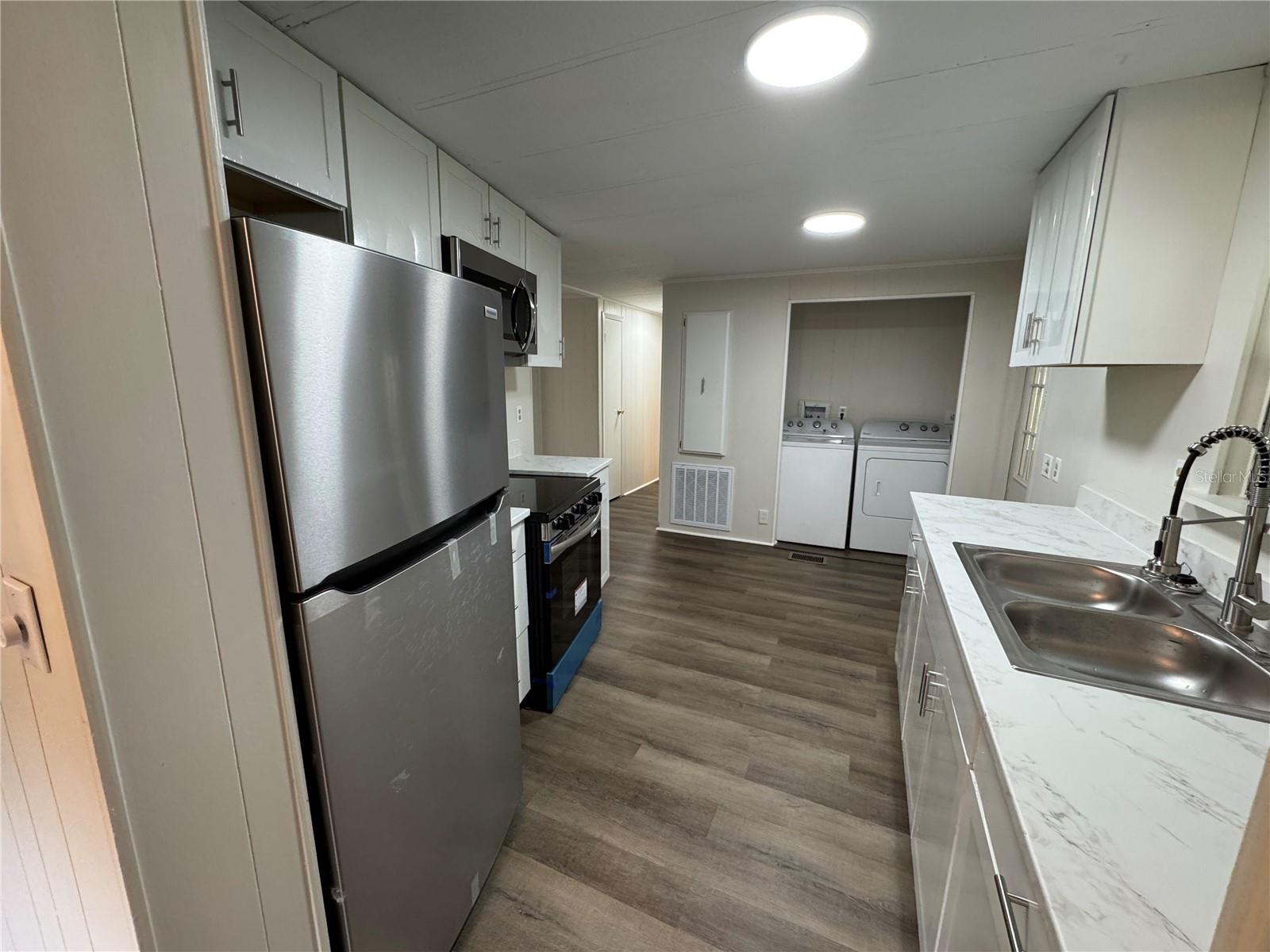 Listing photo id 9 for 8210 Cove Point