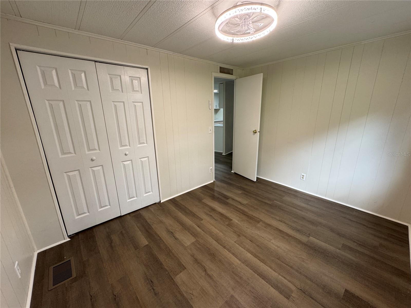 Listing photo id 16 for 8210 Cove Point