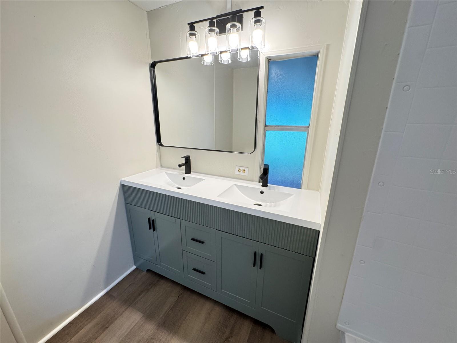Listing photo id 19 for 8210 Cove Point