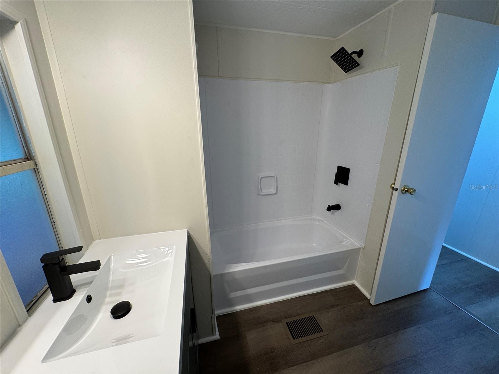 Listing photo id 20 for 8210 Cove Point
