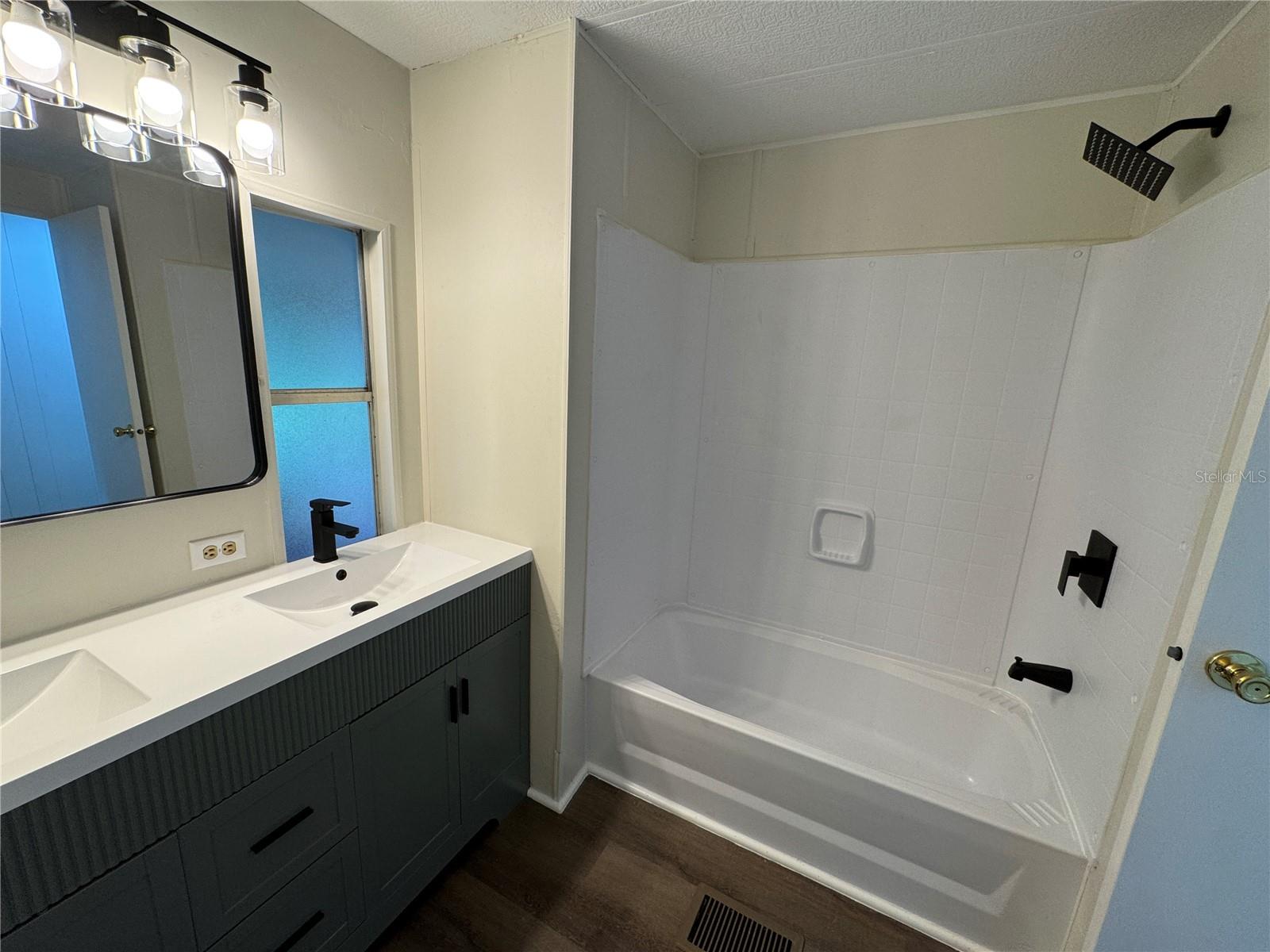 Listing photo id 22 for 8210 Cove Point