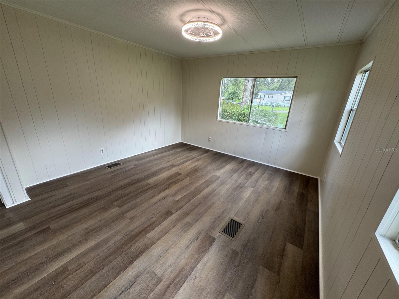 Listing photo id 24 for 8210 Cove Point