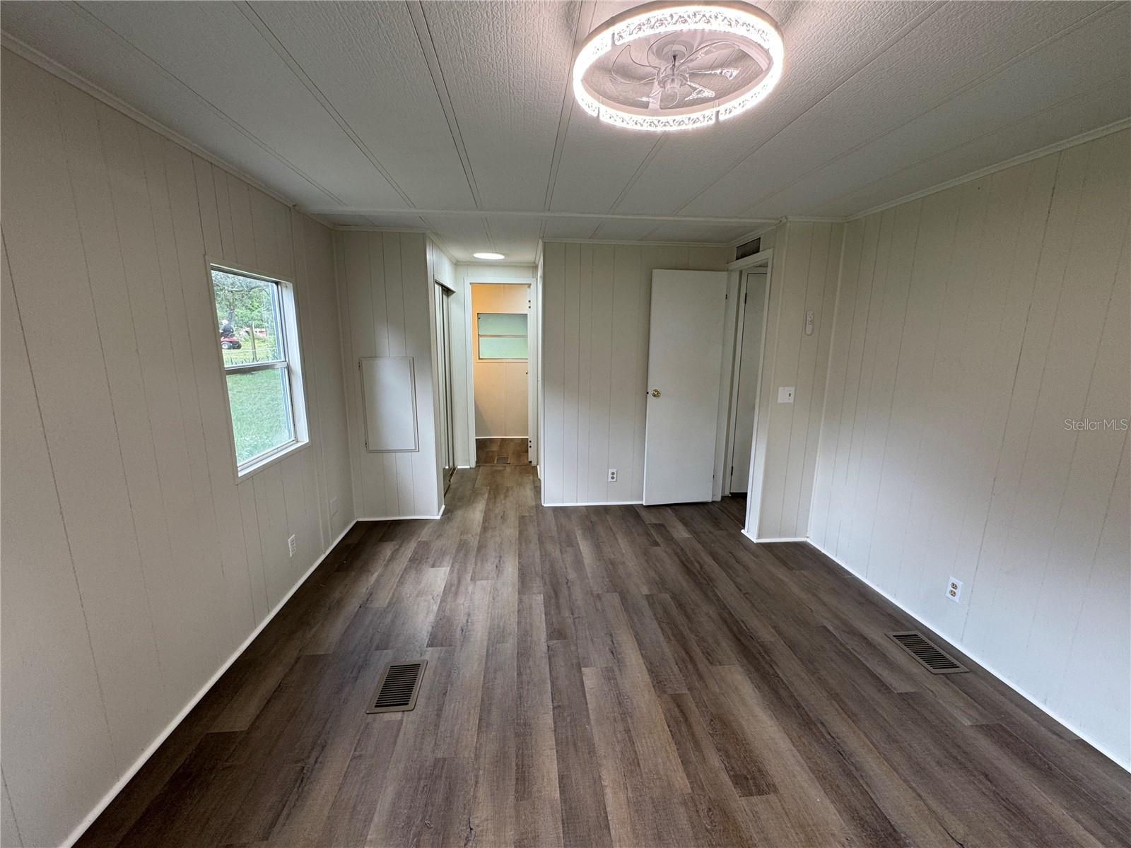 Listing photo id 25 for 8210 Cove Point