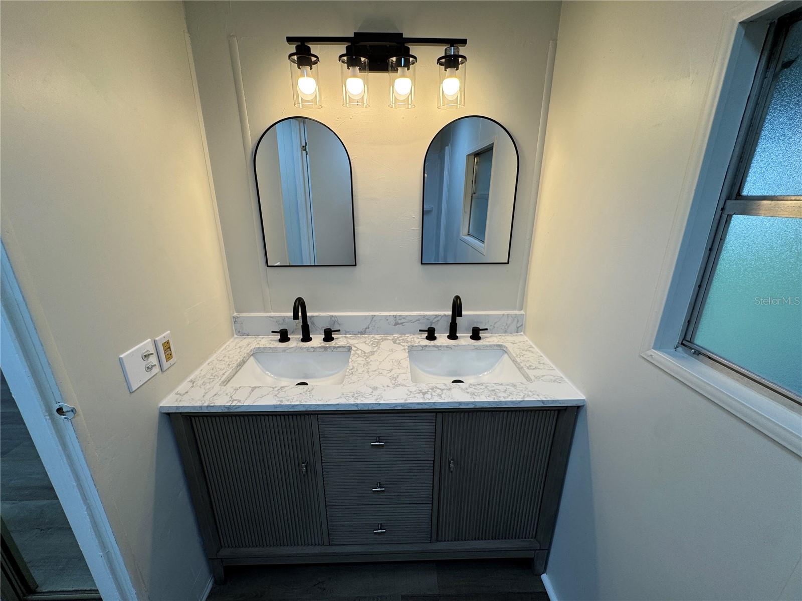 Listing photo id 29 for 8210 Cove Point