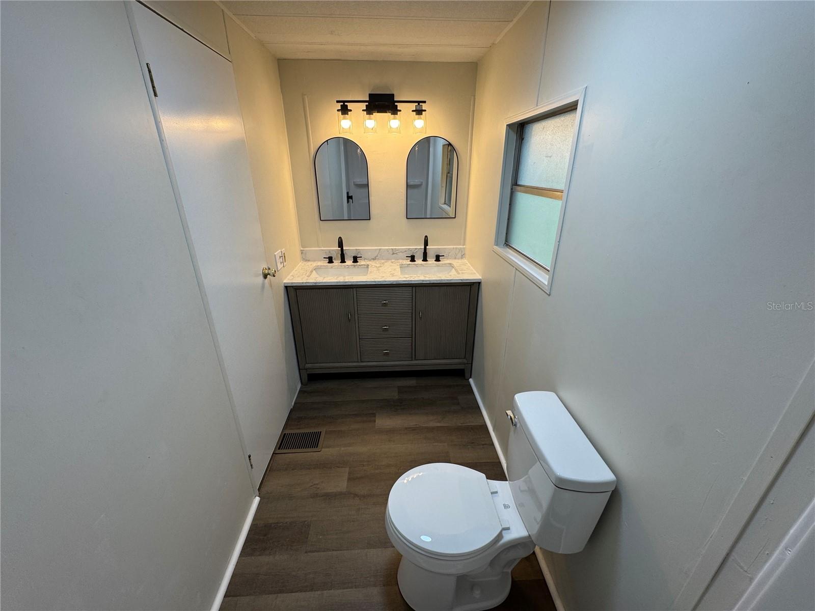 Listing photo id 31 for 8210 Cove Point
