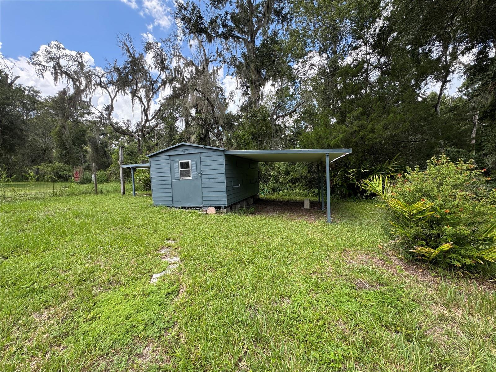 Listing photo id 39 for 8210 Cove Point