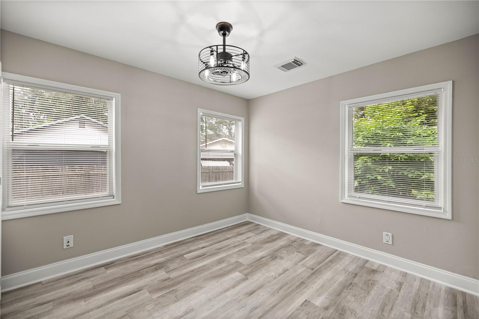 Image 12 of 25 For 11572 60th Avenue