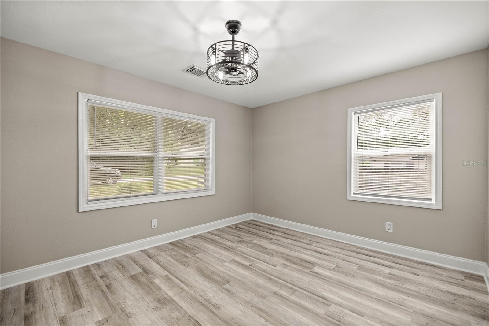 Image 14 of 25 For 11572 60th Avenue