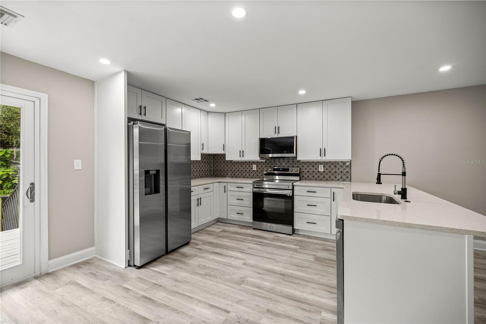 Image 4 of 25 For 11572 60th Avenue